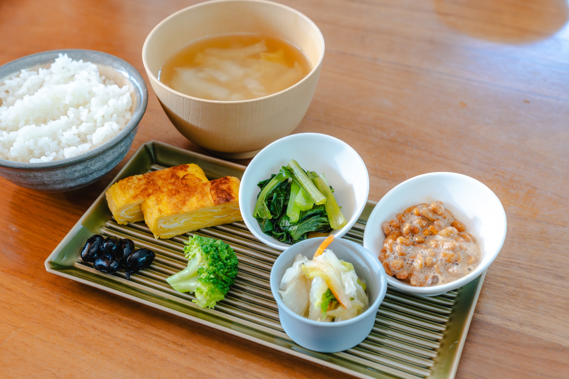 発酵食品が並ぶ朝のテーブル